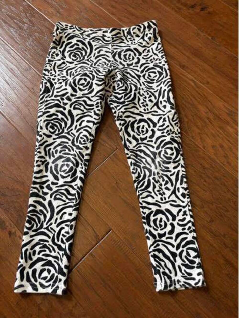 Faded Glory Kids Black and White Rose Print Leggings Size S(6-6X)